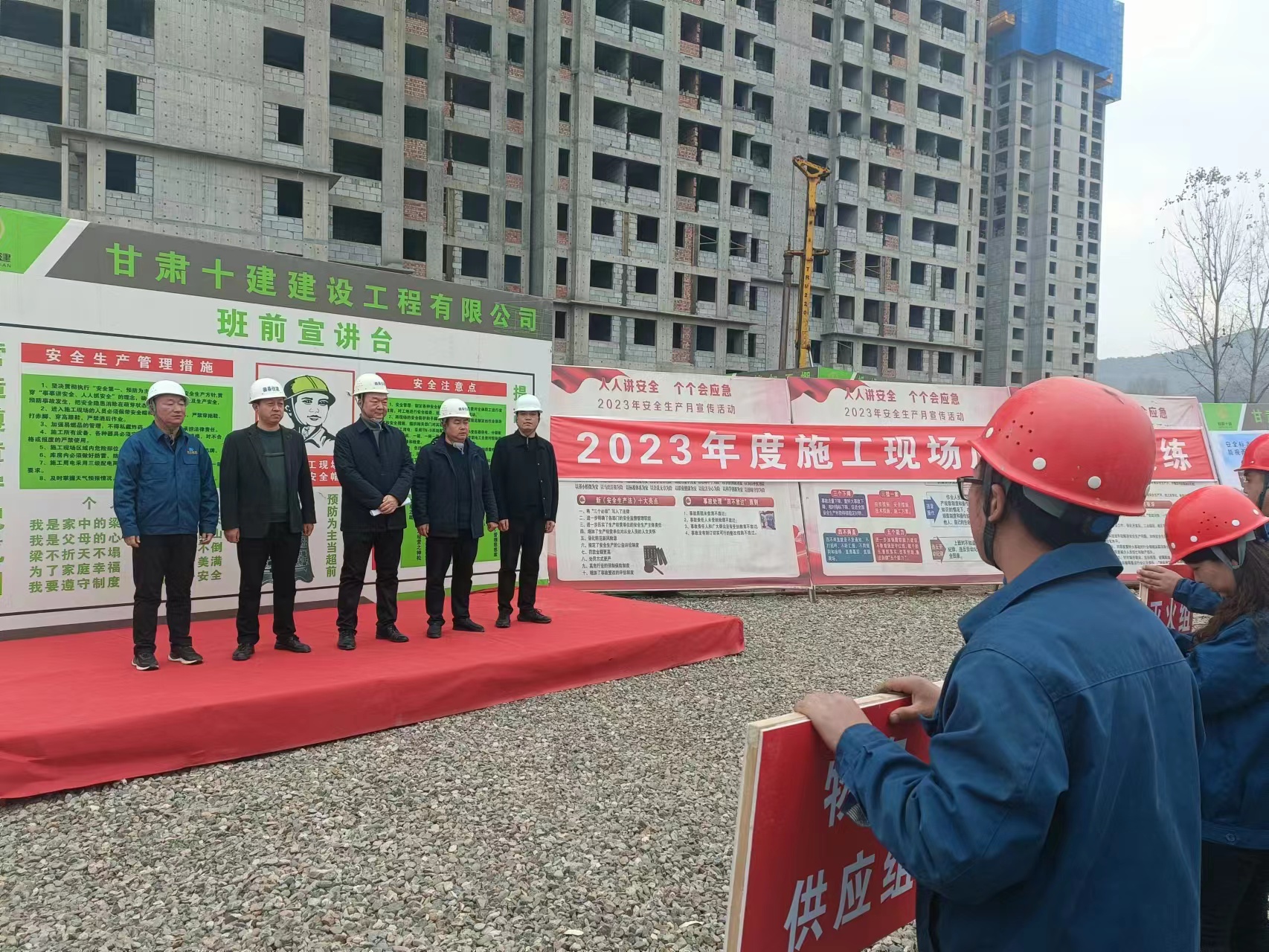 ��ȫ����x ������δ��ȼ��һ���_(d��)���O(sh��)��ʮ�����O(sh��)�_(k��i)չ(li��n)�������ݾ�